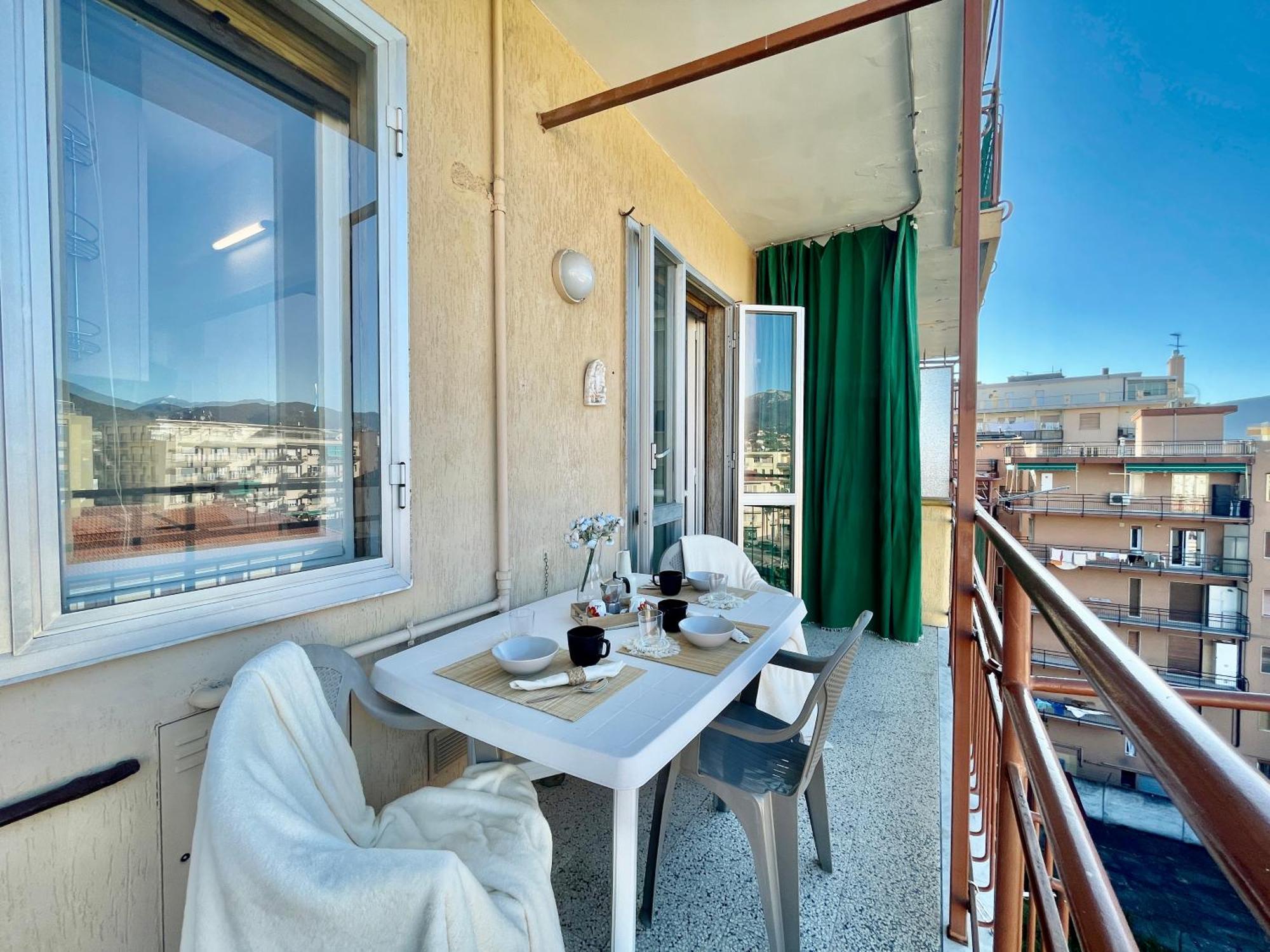 150Mt Dal Mare Monolocale In Centro Con Vista Aperta, Wi-Fi E A/C Appartement Loano Buitenkant foto