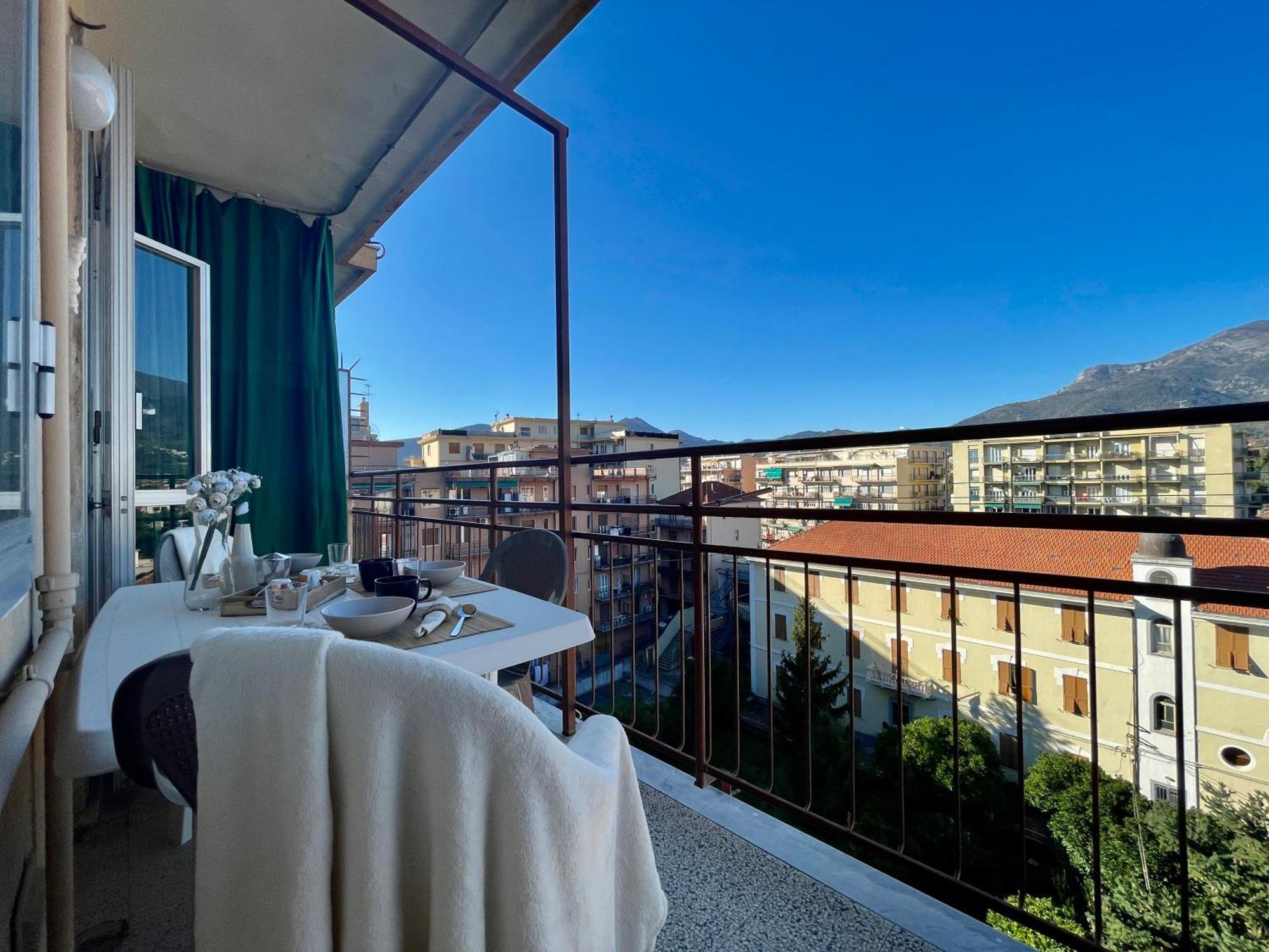 150Mt Dal Mare Monolocale In Centro Con Vista Aperta, Wi-Fi E A/C Appartement Loano Buitenkant foto
