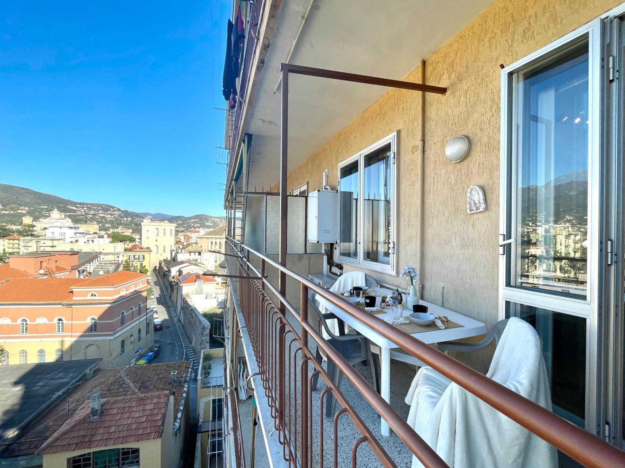 150Mt Dal Mare Monolocale In Centro Con Vista Aperta, Wi-Fi E A/C Appartement Loano Buitenkant foto